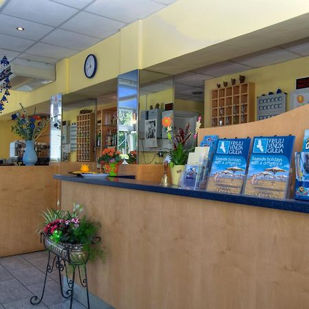 Hotel Minerva Lignano Sabbiadoro Eksteriør billede