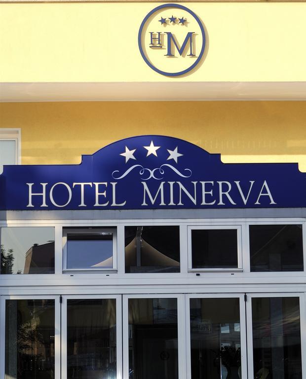 Hotel Minerva Lignano Sabbiadoro Eksteriør billede
